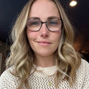 Meet your Posher, Elizabeth